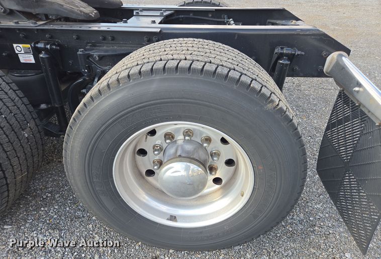 image for item EI4126 2021 Kenworth T680 semi truck