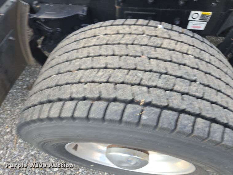 image for item EI4126 2021 Kenworth T680 semi truck