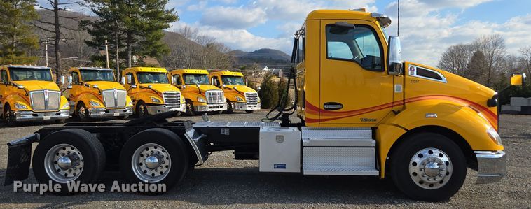 image for item EI4127 2021 Kenworth T680 semi truck