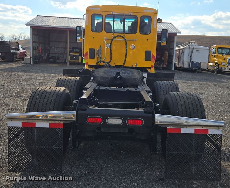 image for item EI4127 2021 Kenworth T680 semi truck