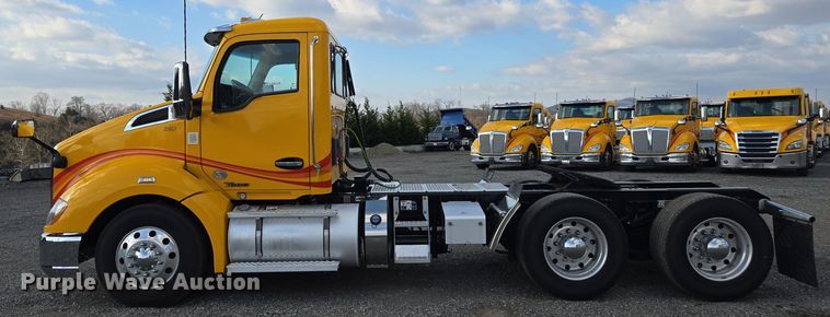 image for item EI4127 2021 Kenworth T680 semi truck