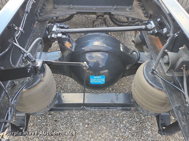 image for item EI4127 2021 Kenworth T680 semi truck