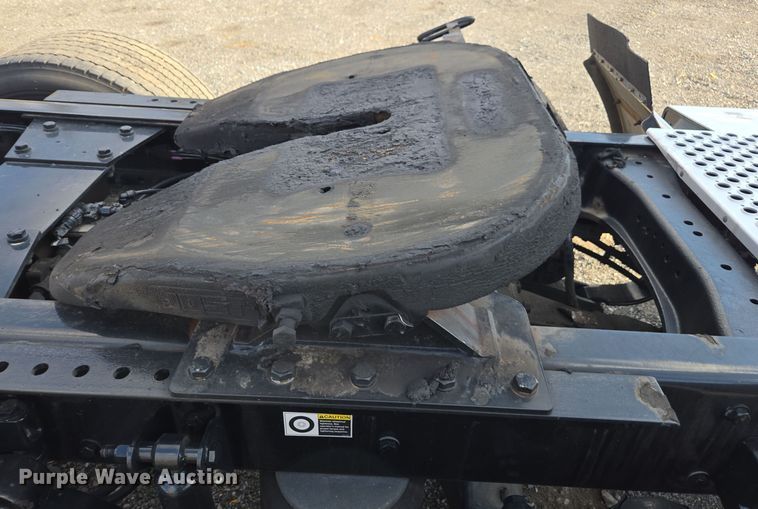 image for item EI4127 2021 Kenworth T680 semi truck