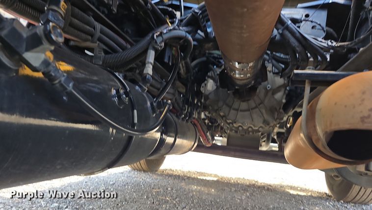 image for item EI4127 2021 Kenworth T680 semi truck