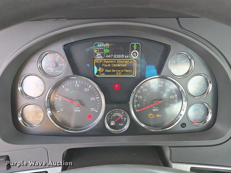 image for item EI4127 2021 Kenworth T680 semi truck