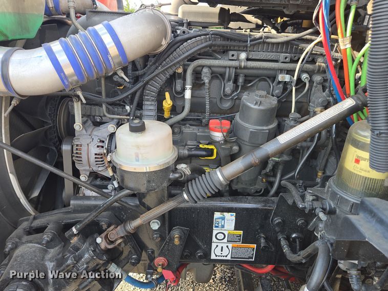 image for item EI4127 2021 Kenworth T680 semi truck