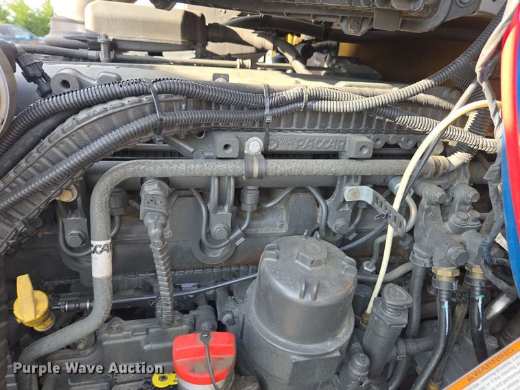 image for item EI4127 2021 Kenworth T680 semi truck