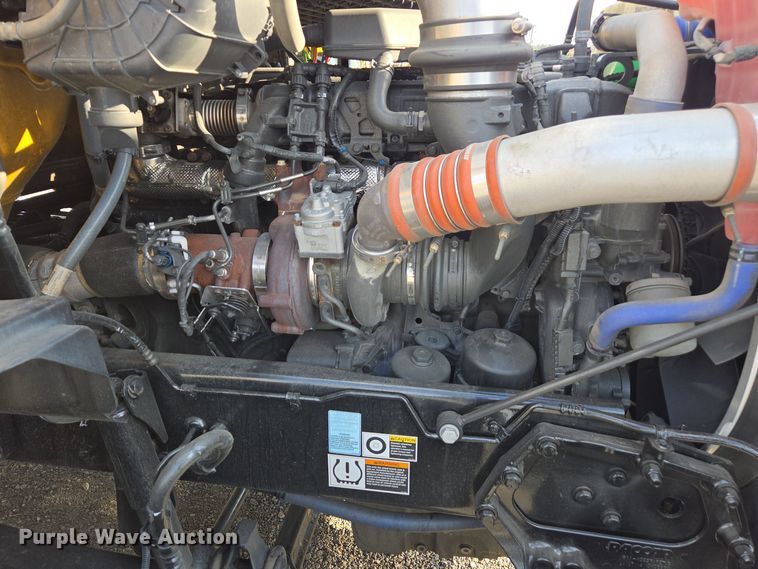 image for item EI4127 2021 Kenworth T680 semi truck