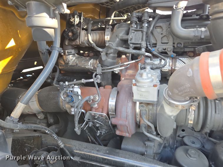 image for item EI4127 2021 Kenworth T680 semi truck