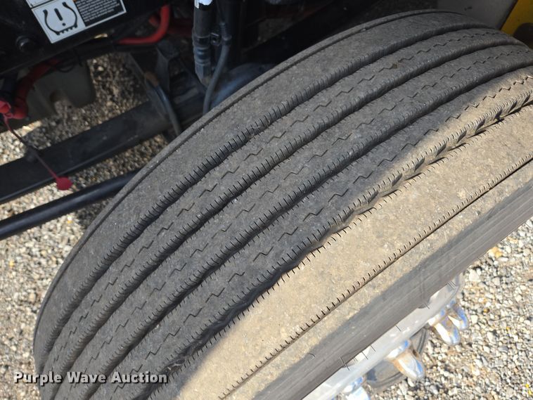 image for item EI4127 2021 Kenworth T680 semi truck