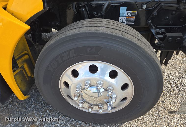 image for item EI4127 2021 Kenworth T680 semi truck