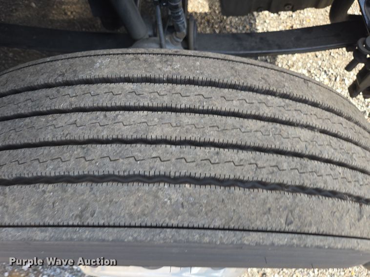 image for item EI4127 2021 Kenworth T680 semi truck