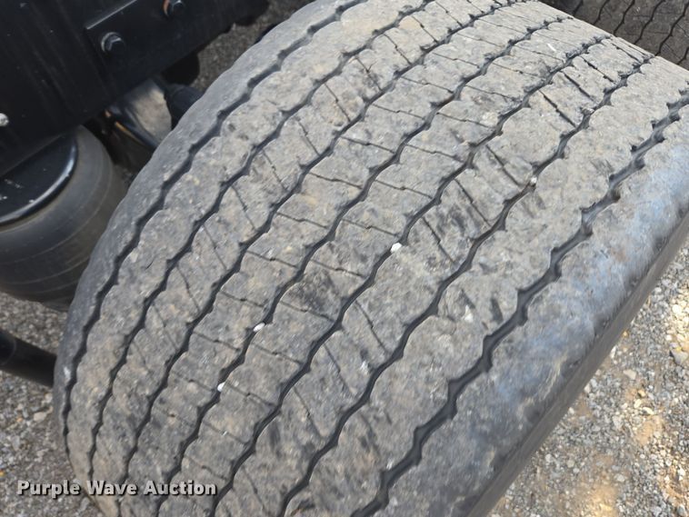 image for item EI4127 2021 Kenworth T680 semi truck