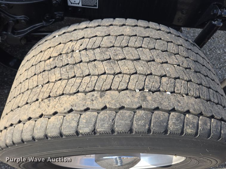 image for item EI4127 2021 Kenworth T680 semi truck