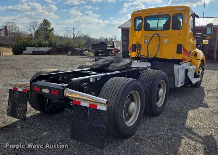 image for item EI4128 2021 Kenworth T680 semi truck