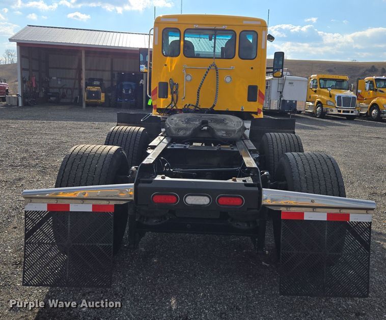 image for item EI4128 2021 Kenworth T680 semi truck