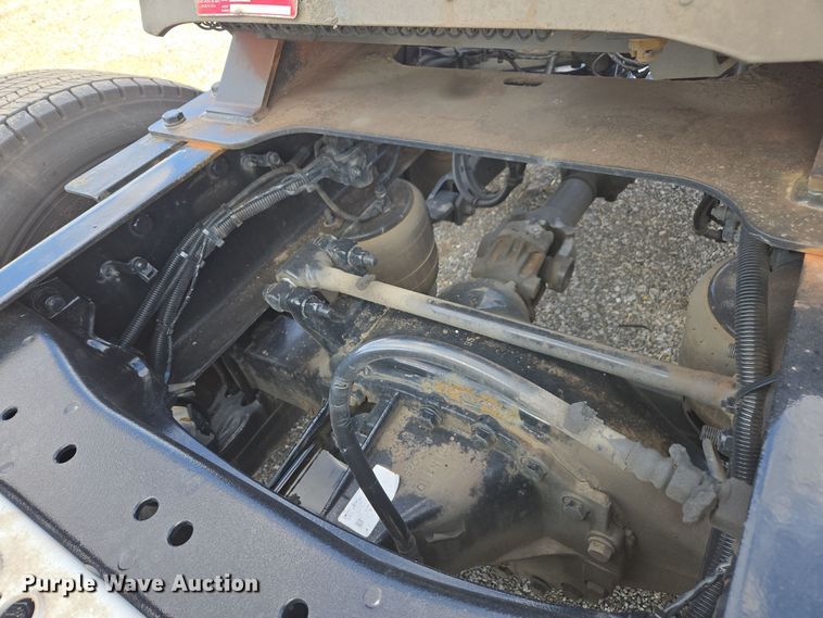 image for item EI4128 2021 Kenworth T680 semi truck