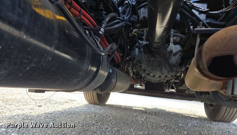 image for item EI4128 2021 Kenworth T680 semi truck