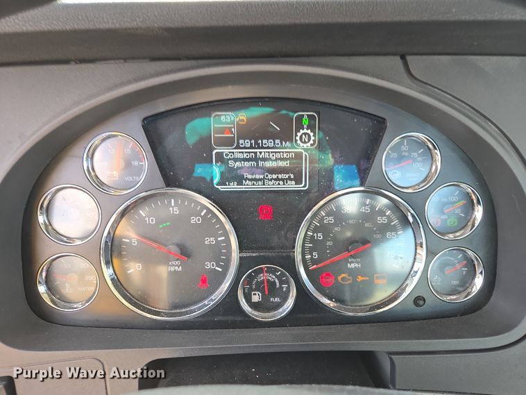 image for item EI4128 2021 Kenworth T680 semi truck