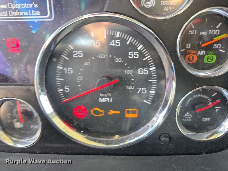 image for item EI4128 2021 Kenworth T680 semi truck