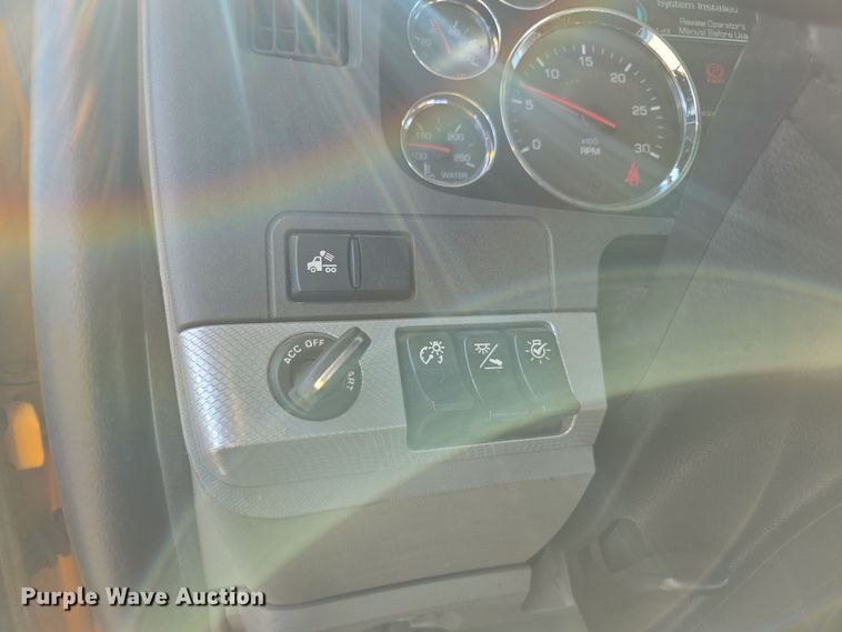 image for item EI4128 2021 Kenworth T680 semi truck