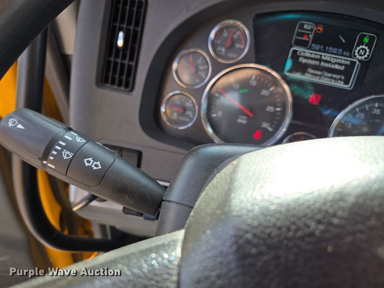 image for item EI4128 2021 Kenworth T680 semi truck