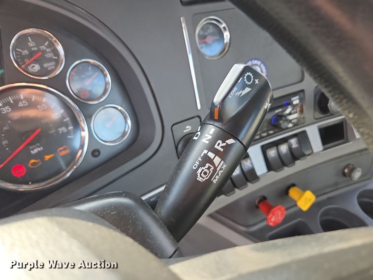 image for item EI4128 2021 Kenworth T680 semi truck