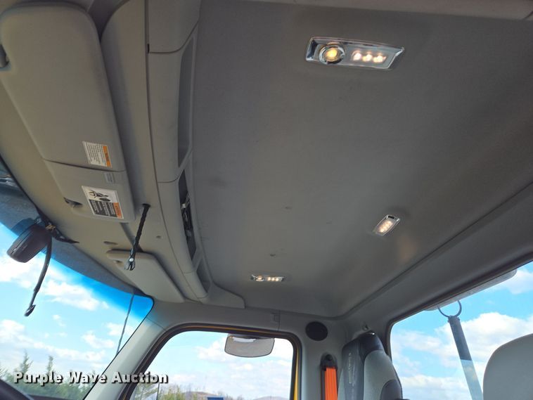 image for item EI4128 2021 Kenworth T680 semi truck