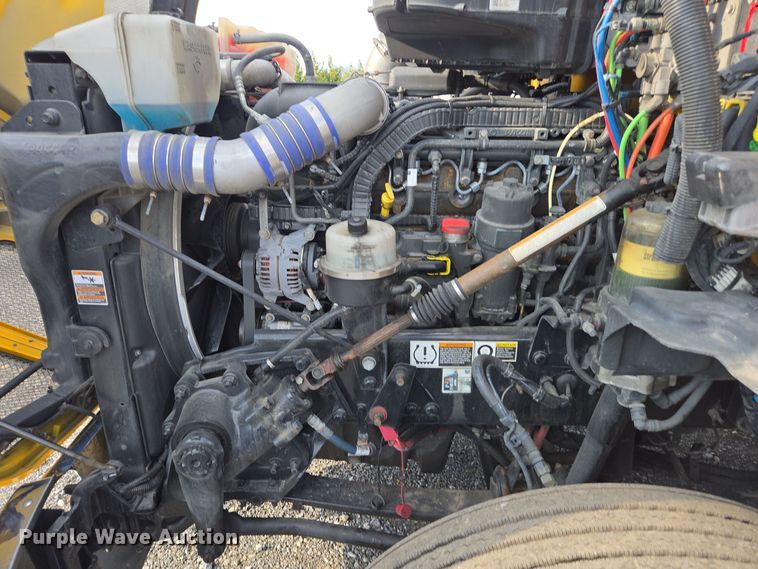 image for item EI4128 2021 Kenworth T680 semi truck