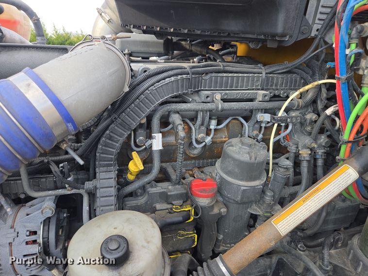 image for item EI4128 2021 Kenworth T680 semi truck