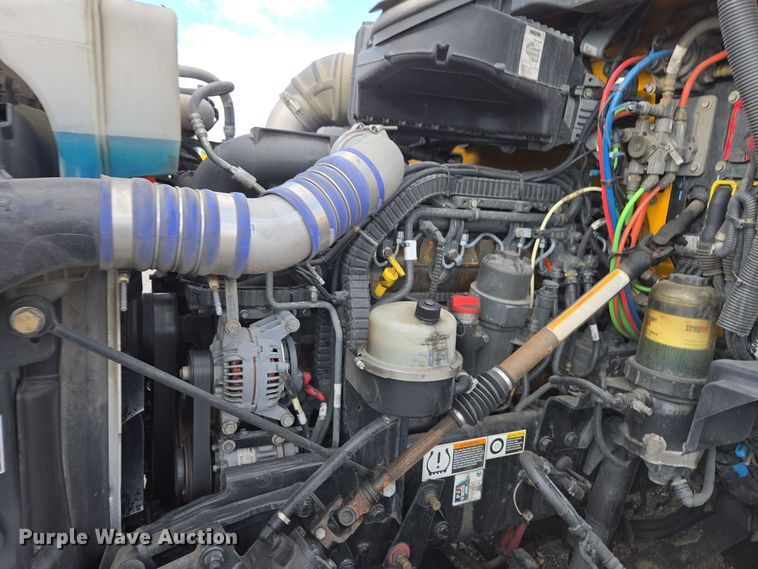 image for item EI4128 2021 Kenworth T680 semi truck