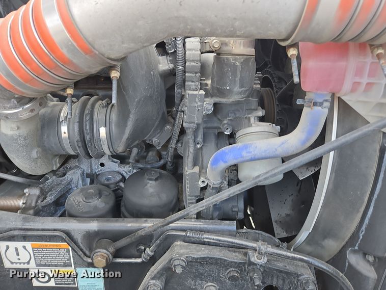 image for item EI4128 2021 Kenworth T680 semi truck