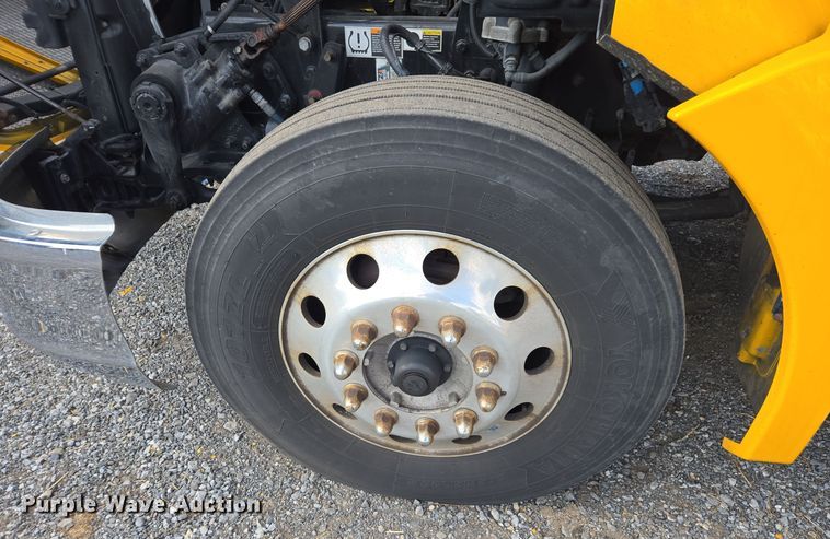 image for item EI4128 2021 Kenworth T680 semi truck