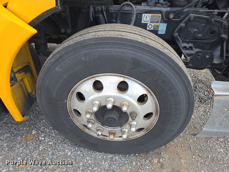 image for item EI4128 2021 Kenworth T680 semi truck