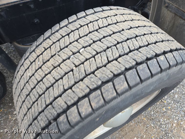 image for item EI4128 2021 Kenworth T680 semi truck