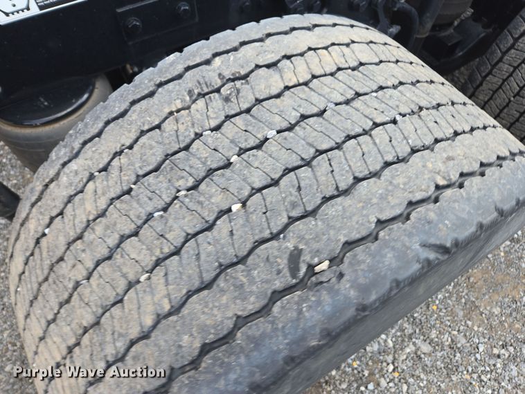 image for item EI4128 2021 Kenworth T680 semi truck