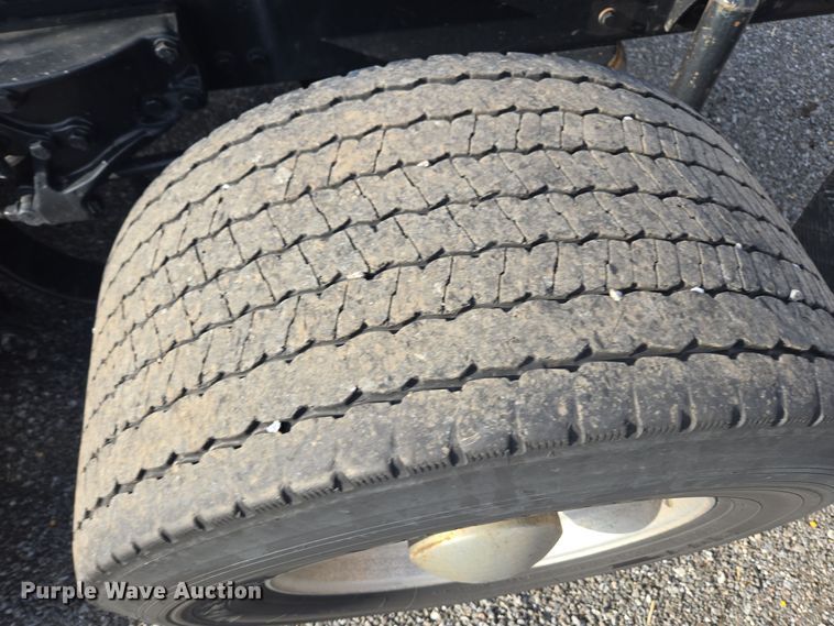 image for item EI4128 2021 Kenworth T680 semi truck