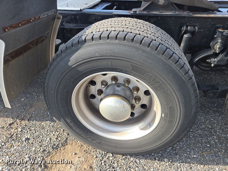 image for item EI4128 2021 Kenworth T680 semi truck