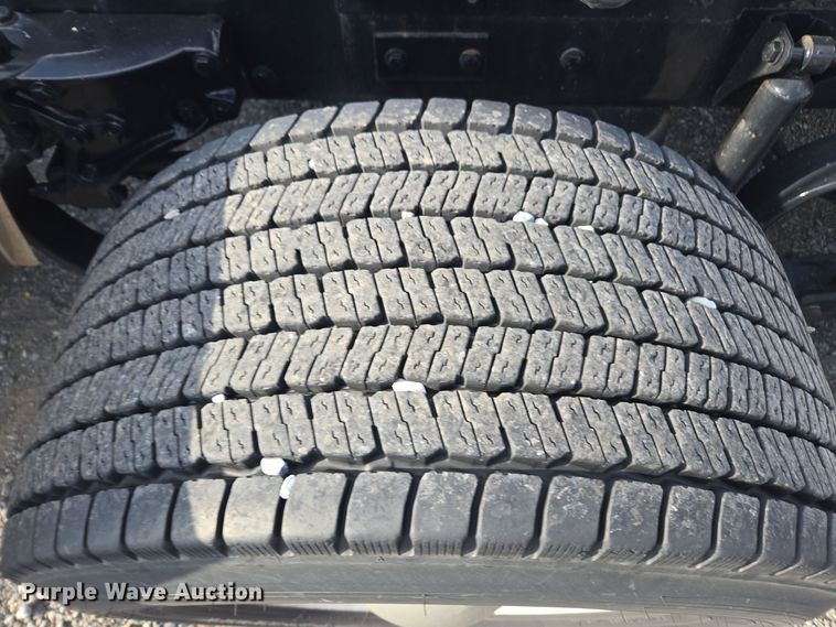 image for item EI4128 2021 Kenworth T680 semi truck