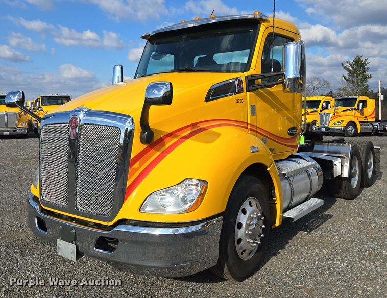 image for item EI4129 2020 Kenworth T680 semi truck