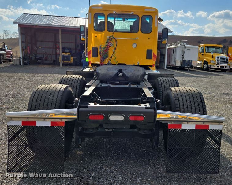 image for item EI4129 2020 Kenworth T680 semi truck