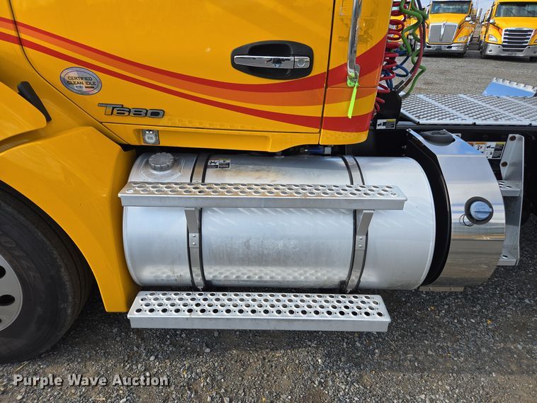 image for item EI4129 2020 Kenworth T680 semi truck