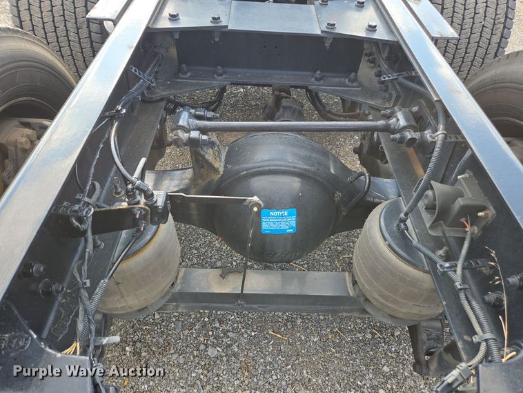 image for item EI4129 2020 Kenworth T680 semi truck