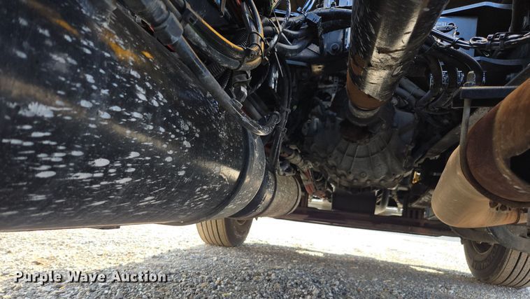 image for item EI4129 2020 Kenworth T680 semi truck