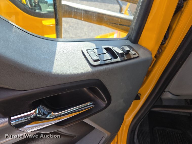 image for item EI4129 2020 Kenworth T680 semi truck