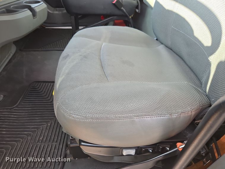 image for item EI4129 2020 Kenworth T680 semi truck