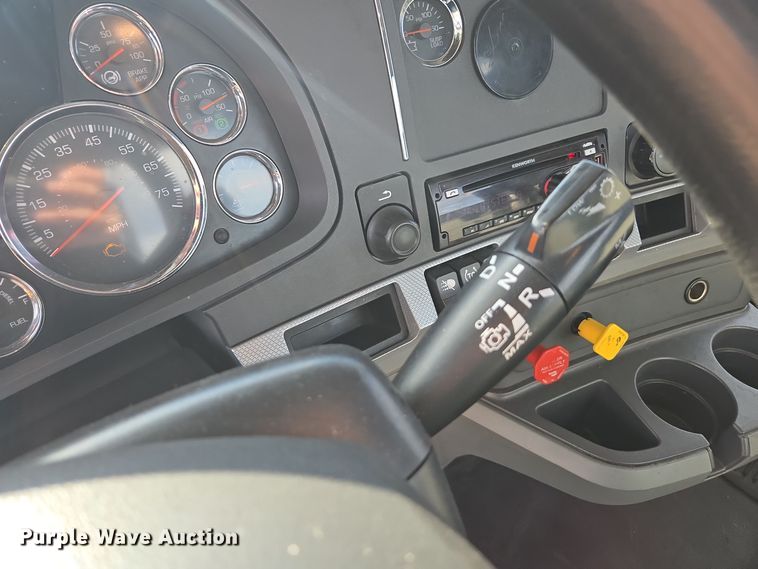 image for item EI4129 2020 Kenworth T680 semi truck