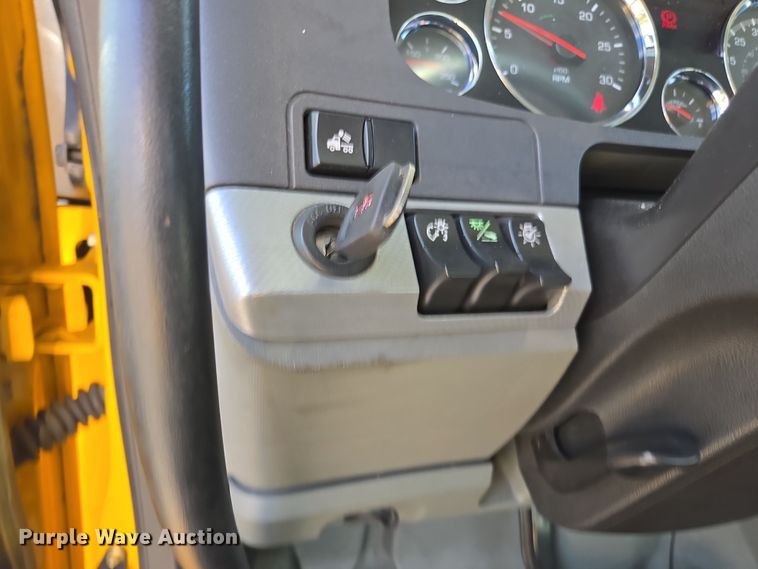 image for item EI4129 2020 Kenworth T680 semi truck