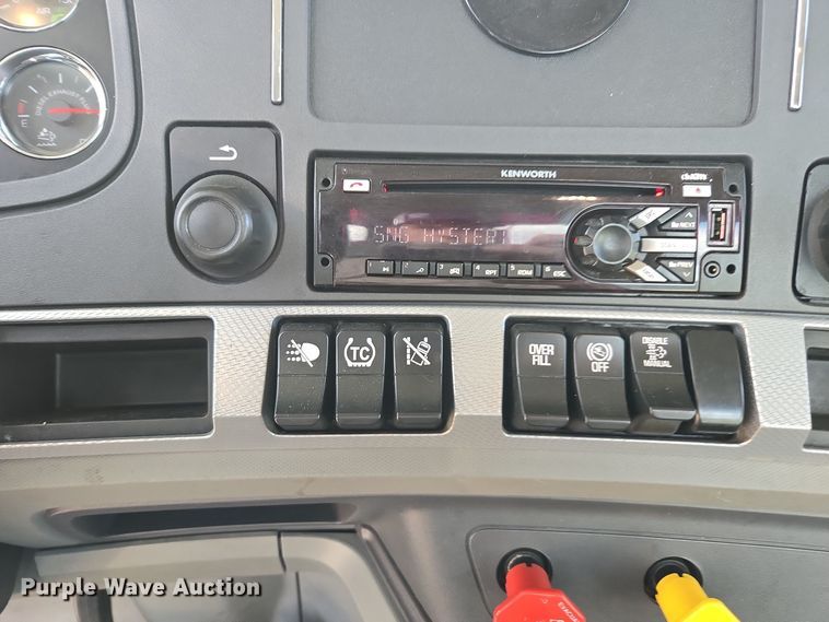 image for item EI4129 2020 Kenworth T680 semi truck