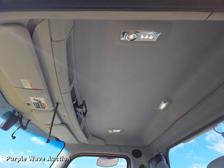 image for item EI4129 2020 Kenworth T680 semi truck